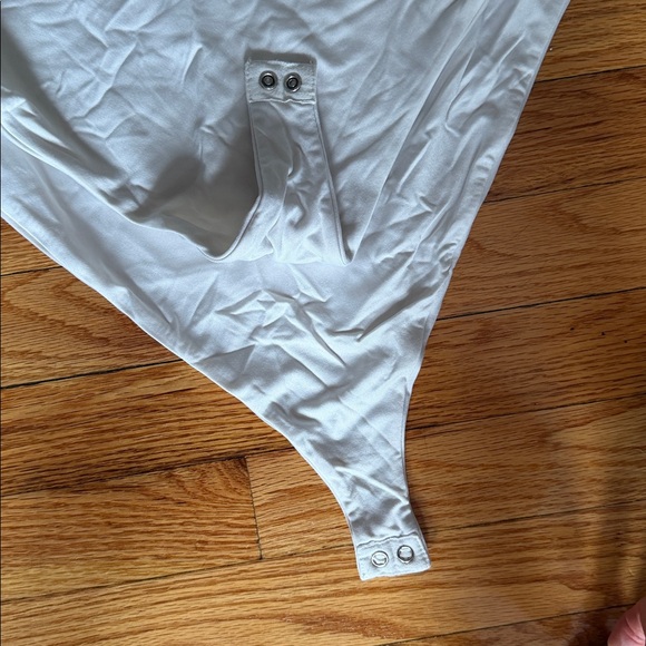 Forever 21 white snap body suit with shoulder pads - Picture 5 of 7